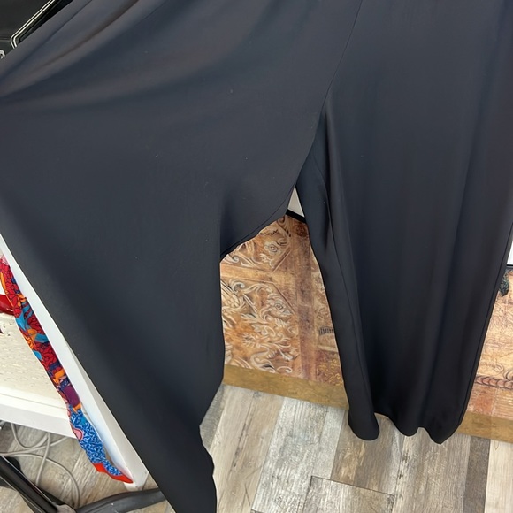 BCBG MaxAzria Sleeveless Pintuck Wide Leg Jumpsuit w/ Layered Top Sz M Black - Picture 6 of 17